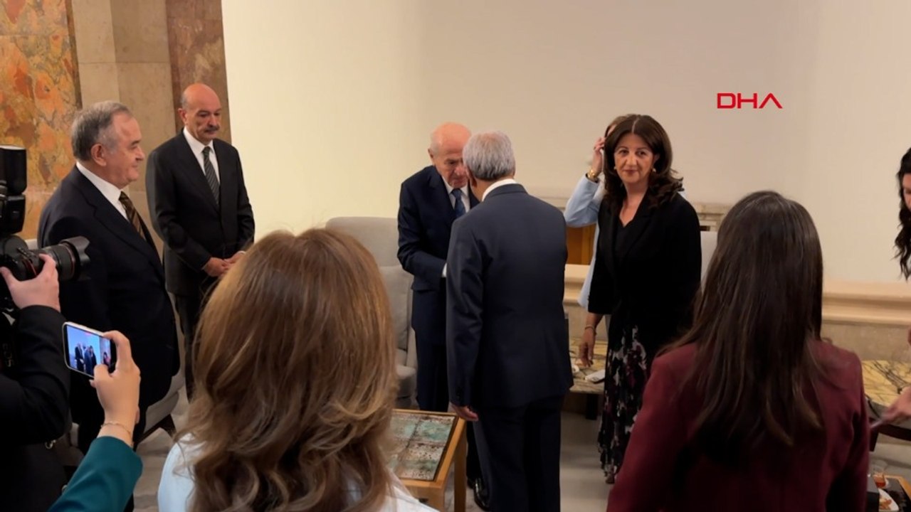 MHP Genel Başkanı Bahçeli, DEM Partili Pervin Buldan ve Mithat Sancar ile TBMM kulisinde tokalaştı