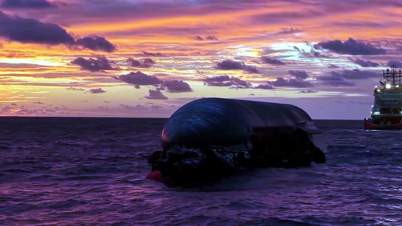 SpaceX Starship towed by recovery team in stunn...