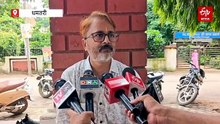 धमतरी नगर निगम में ठेकेदार का प्रदर्शन, भुगतान रोकने पर दरवाजे पर बैठकर विरोध