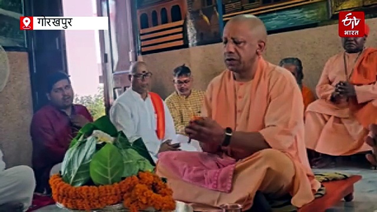 सावन के दूसरे सोमवार पर गोरखपुर में सीएम योगी ने किया रुद्राभिषेक, देवाधिदेव महादेव से की प्रदेशवासियों की सुख समृद्धि की कामना