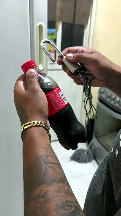 Genius Soda Bottle Padlock Hack | Protect Your Drinks! 🔒🥤