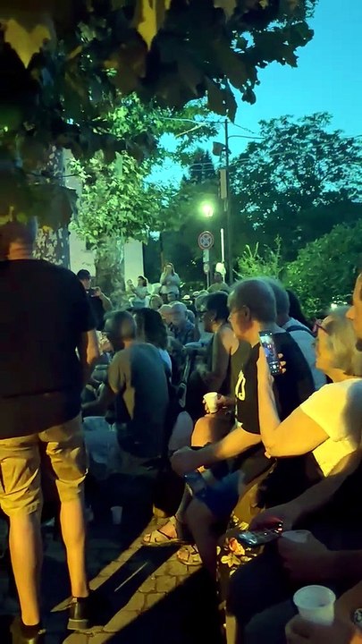 Canzoni in piazza a Pavana: l'addio del paese a Guccini