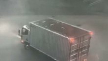 Typhoon Dolphin overturned a large truck in China’s Zhejiang province