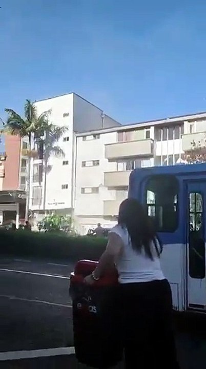 Momento en el que se derrumba edificio en Manizales, Colombia