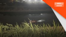 Kanak-kanak warga Indonesia terjatuh sungai