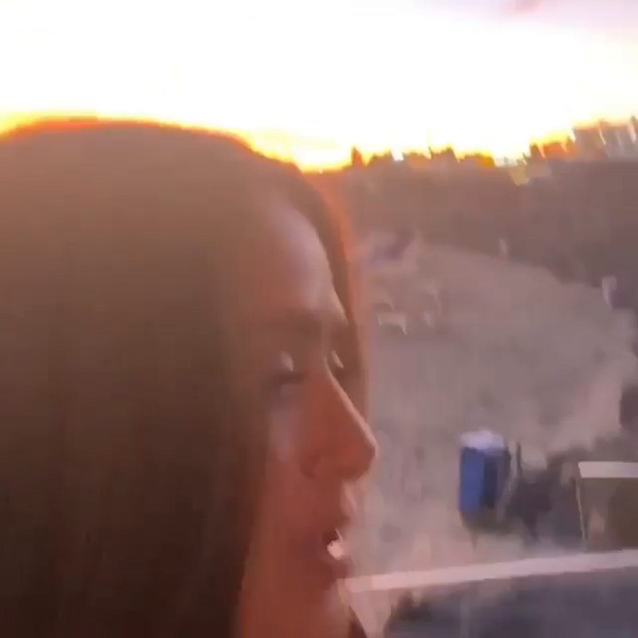 Salma Hayek sunset fail