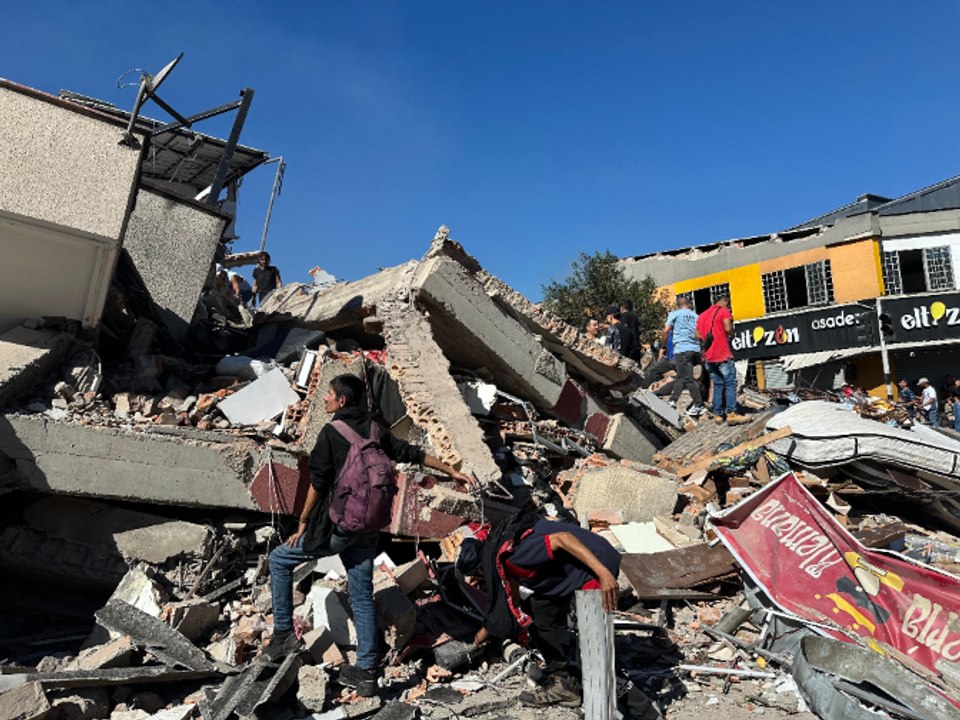 Decenas de edificios colapsados y al menos 71 fallecidos tras el terremoto de Colombia