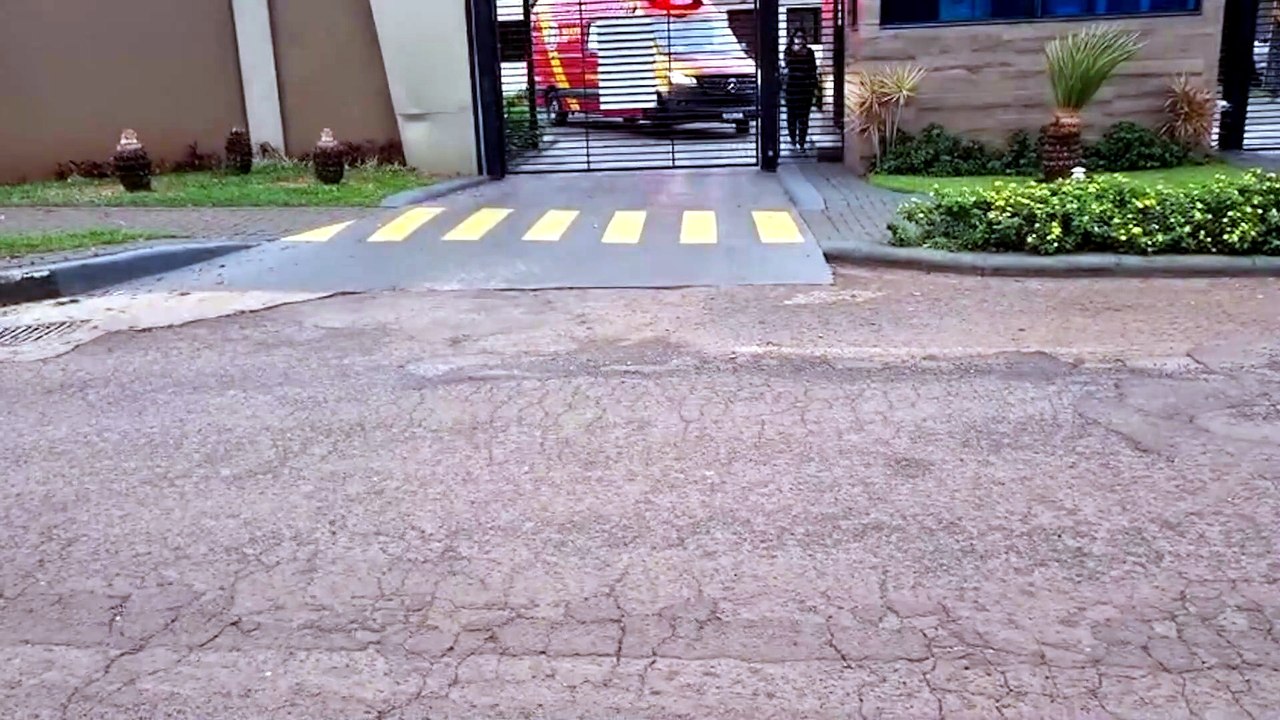Mulher sofre fratura na perna após queda em condomínio no Parque Verde