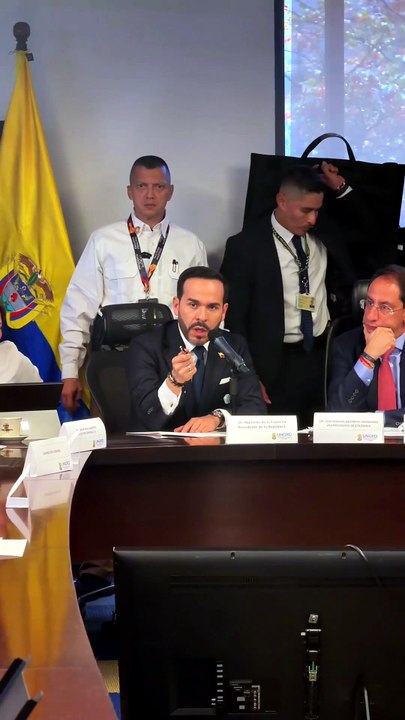 Abelardo De La Espriella junto al Puesto de Mando Unificado