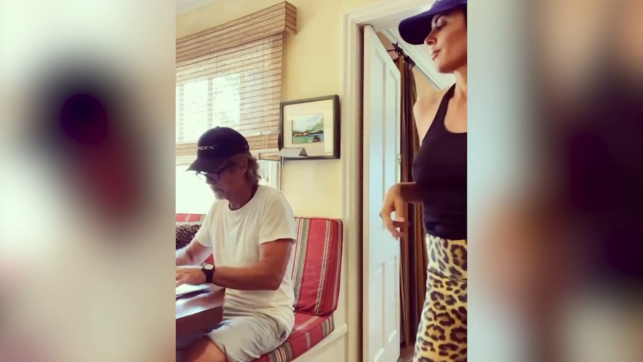 Lisa Rinna dances in leopard-print leggings