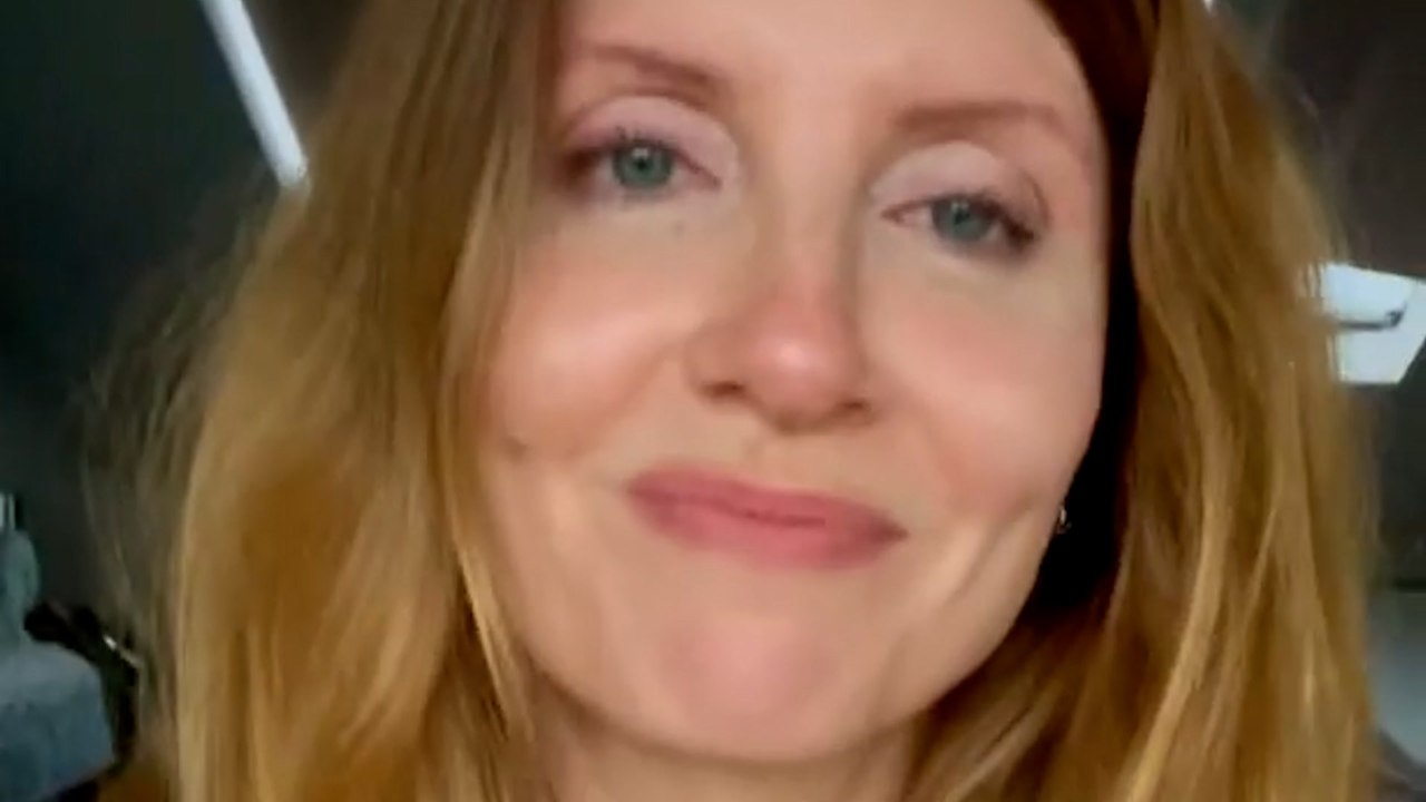 Sharon Horgan promotes TV show from her bedroom