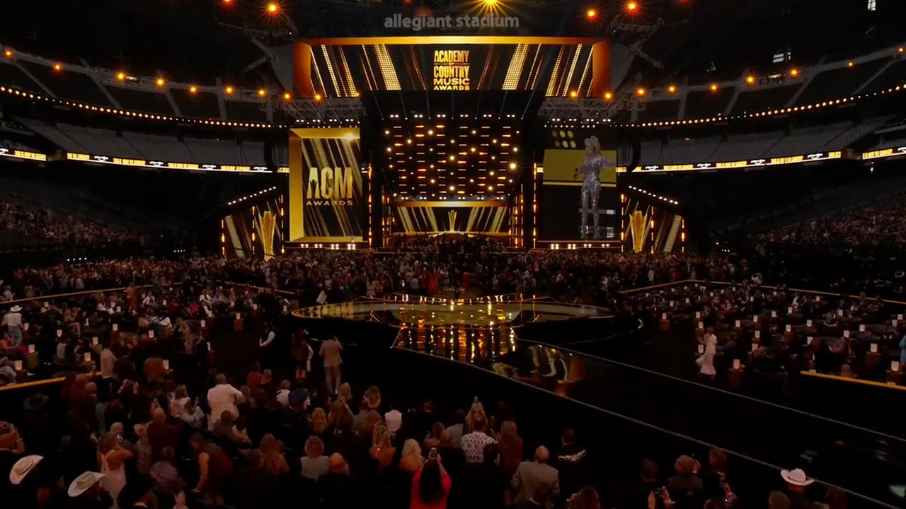 Dolly Parton kicks off 2022 ACM Awards