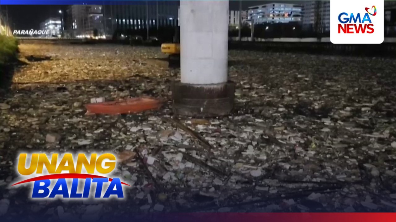 Clearing operations sa tone-toneladang basura na inanod sa Brgy. Baclaran, nagpapatuloy | Unang Balita