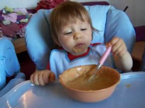 betty mange toute seule