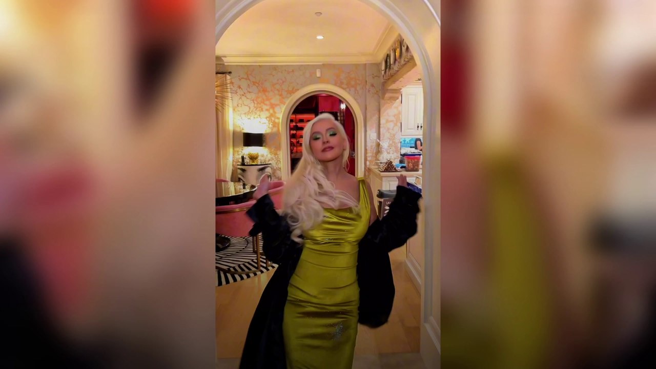 Christina Aguilera struts in velvet dress