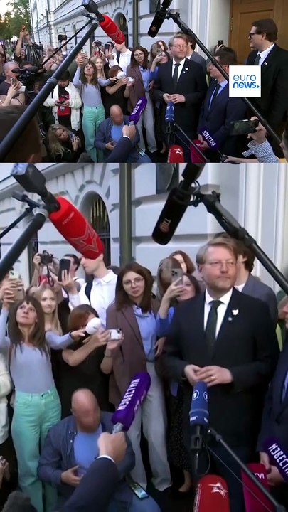 Верховный суд России снял партию "Яблоко" с выб...