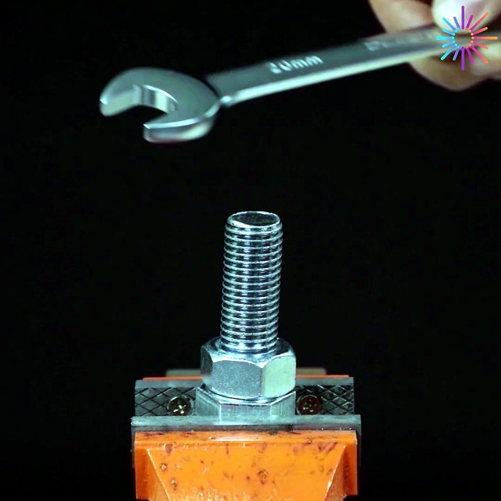 What a wonderful DIY hack for your working tools!