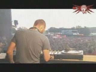 Campus Invasion - Clueso - Out Of Space