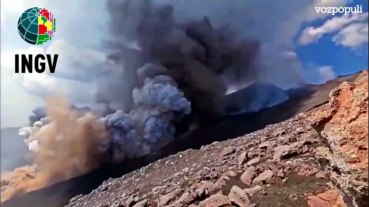La nueva actividad eruptiva del volcán Etna provoca el cierre del aeropuerto de Catania