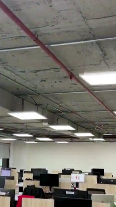 Desks shake during Colombia earthquake