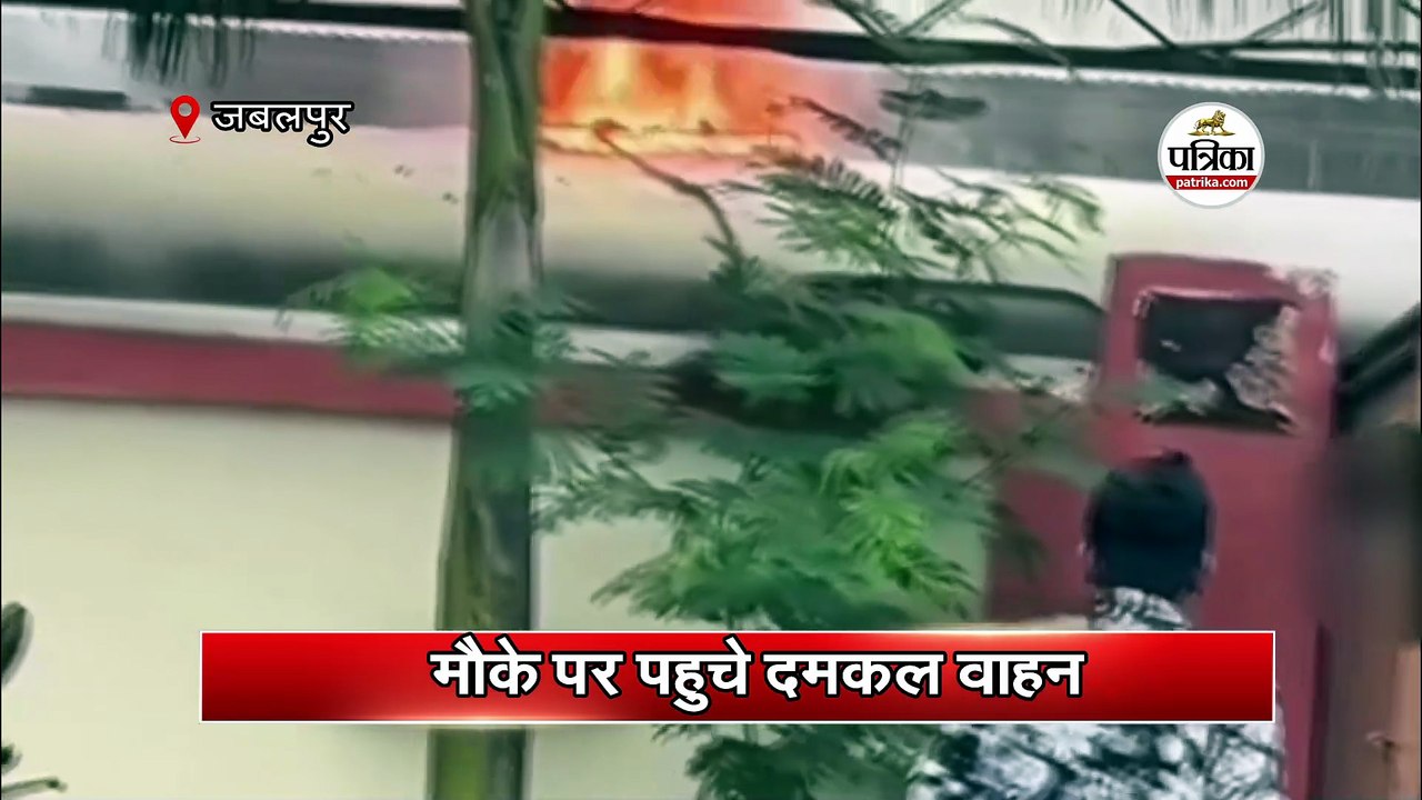 रेल्वे स्टेशन में खड़े GM कोच में लगी आग