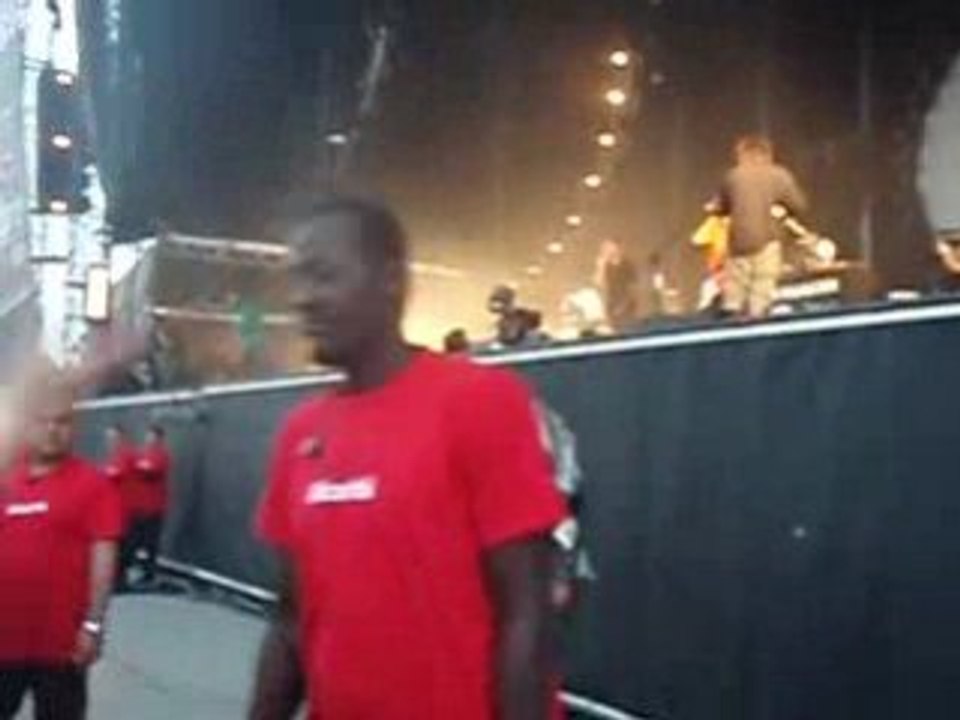 Solidays Asian Dub Fly Over