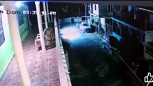 Hombres incendian patrulla policial y escapan en San Miguelito