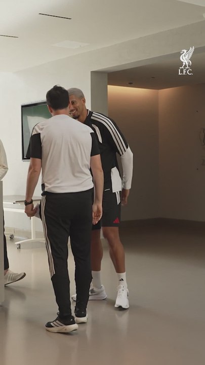 El ABRAZO entre IRAOLA y RONALD ARAUJO