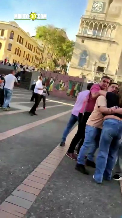 Fuertes imágenes muestran cómo el temblor sacudió la Plaza de Bolívar de Manizales
