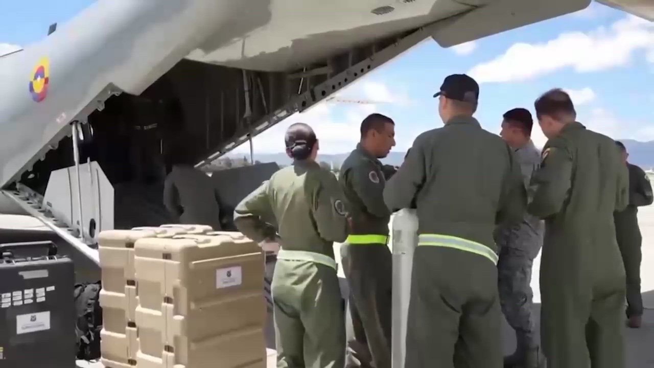 El gobierno colombiano despliega tropas para las labroes de rescate tras el terremoto
