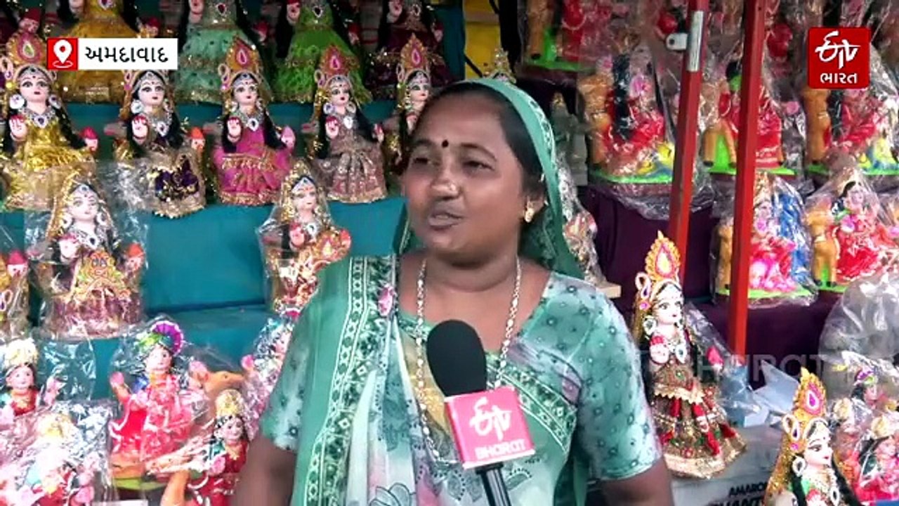 આવતીકાલથી દશામાના વ્રત શરૂ: અમદાવાદમાં ભક્તો રંગીન મૂર્તિ કરતાં માટીની મૂર્તિ પસંદ કરી રહ્યા છે
