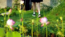 私生女時漫被原生家庭拋棄後 轉學至津平 決心割裂過去 意外發現鄰居是曾有一面之緣的校霸景行 兩人從彼此戒備到雙向救贖 校園裡暗生情愫_2