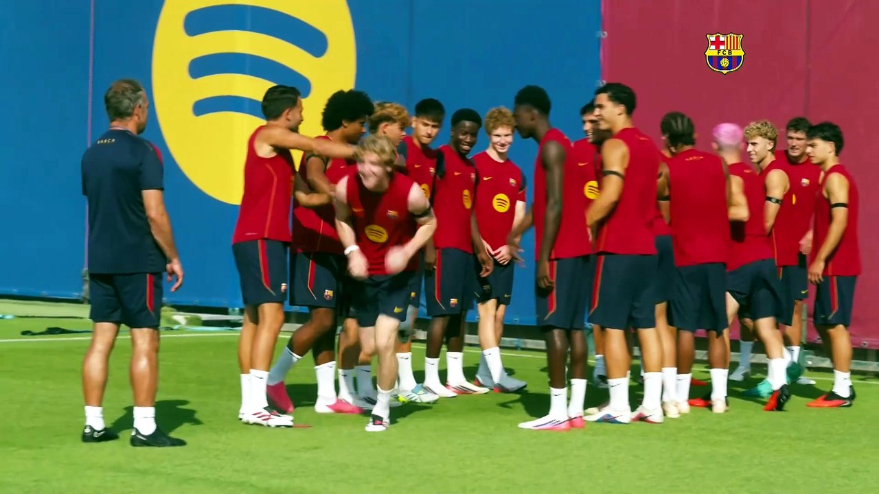 Kounde, novedad en el entrenamiento del Barcelona