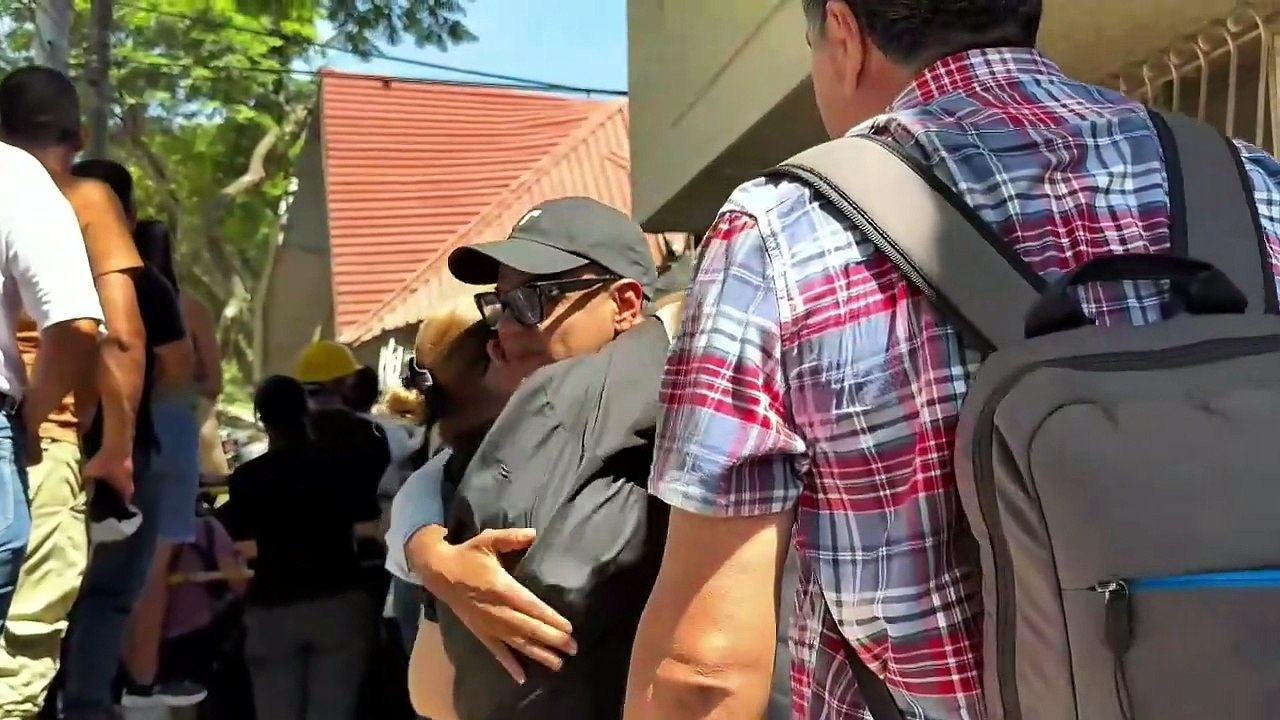 Periodista colombiano busca a sus familiares entre los escombros tras el sismo en Cali