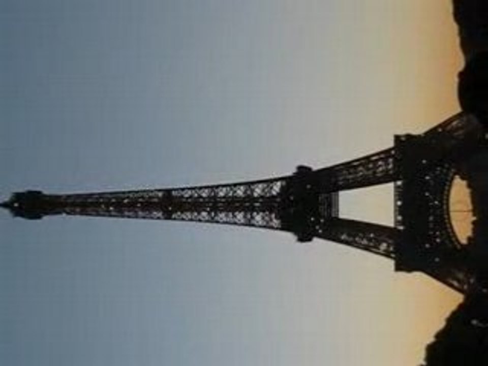 14.07.08 Tour Eiffel de travers