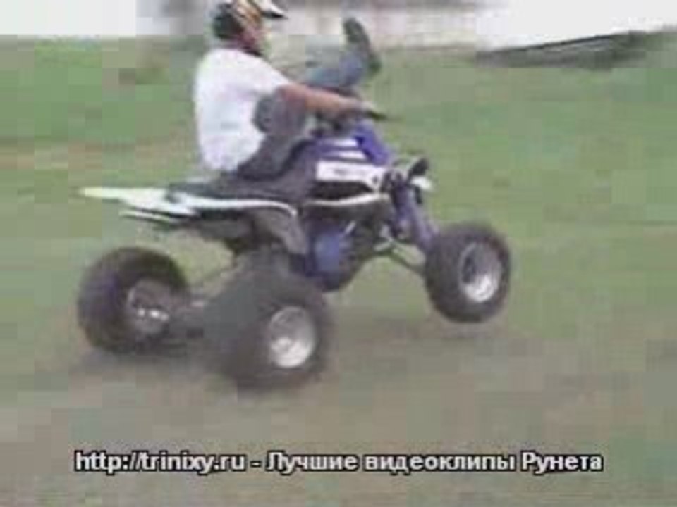 Un idiota con quad