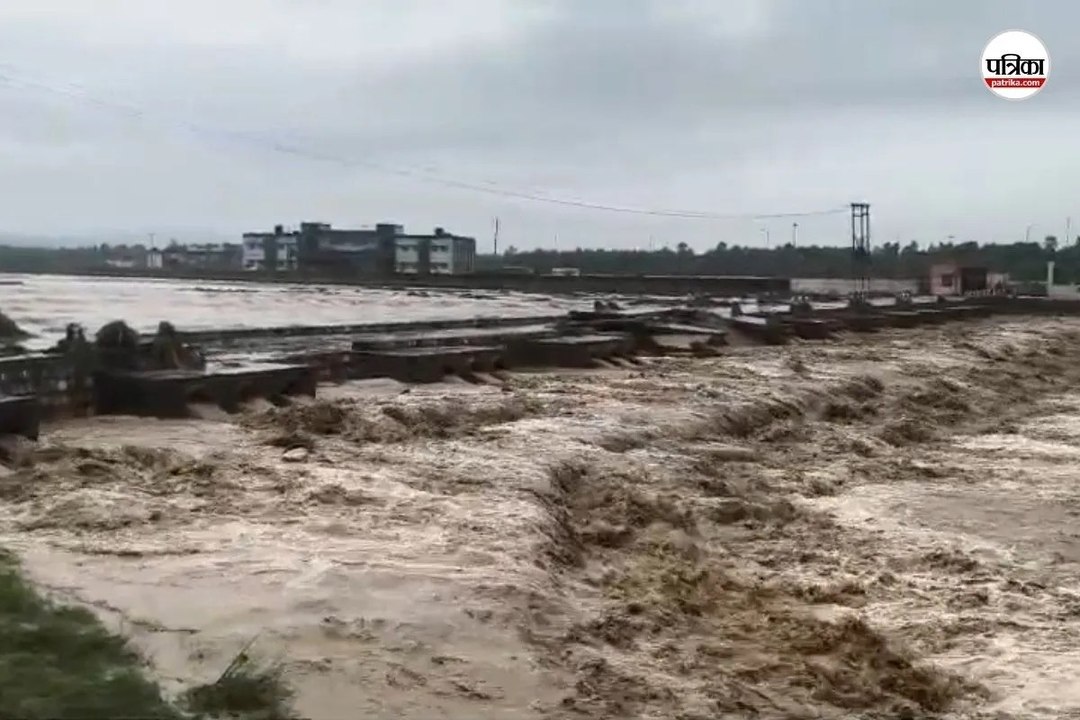 लगातार बरसात से बाढ़ जैसे हालात