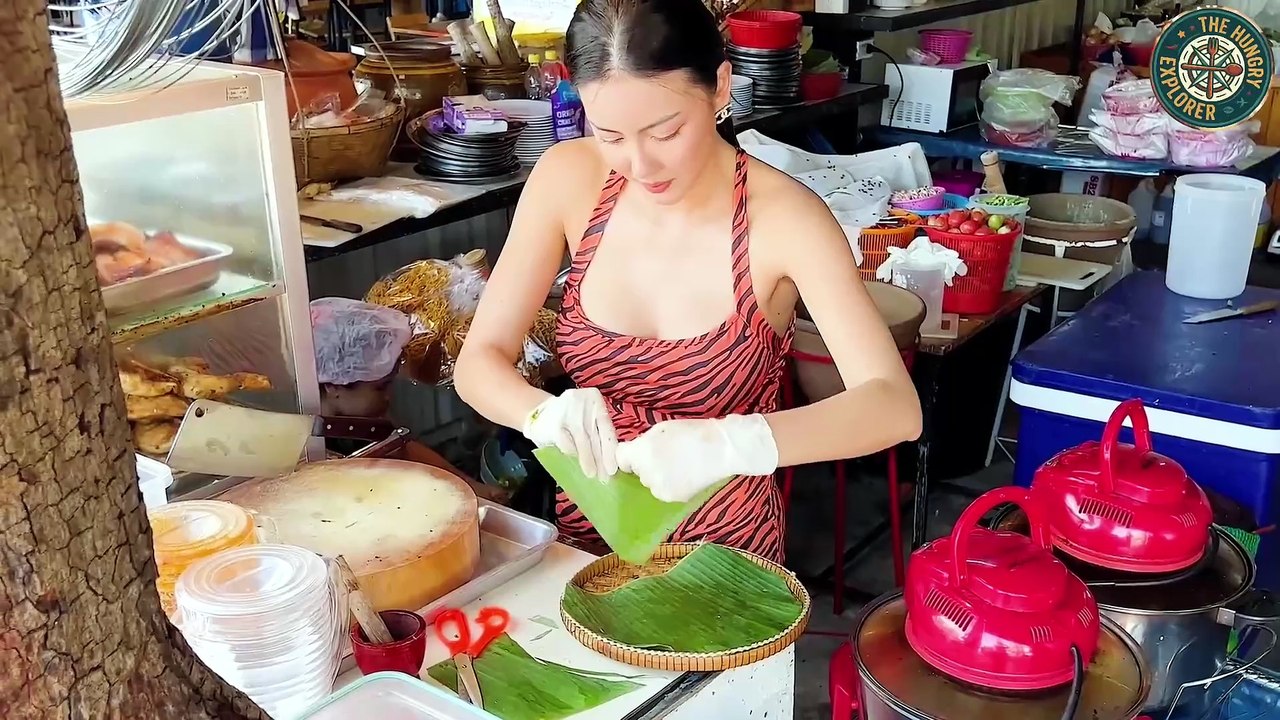 Lots_of_Customers!_The_Most_Popular_Chicken_Lady_in_Pattaya