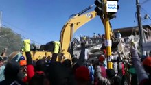 Спасатели ищут выживших после землетрясения в Колумбии