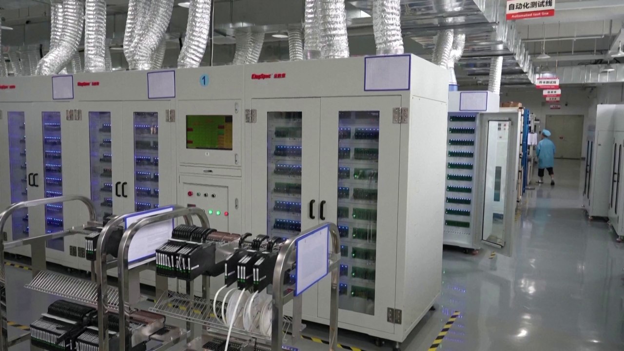 AI-driven demand reshapes China's memory chip industry