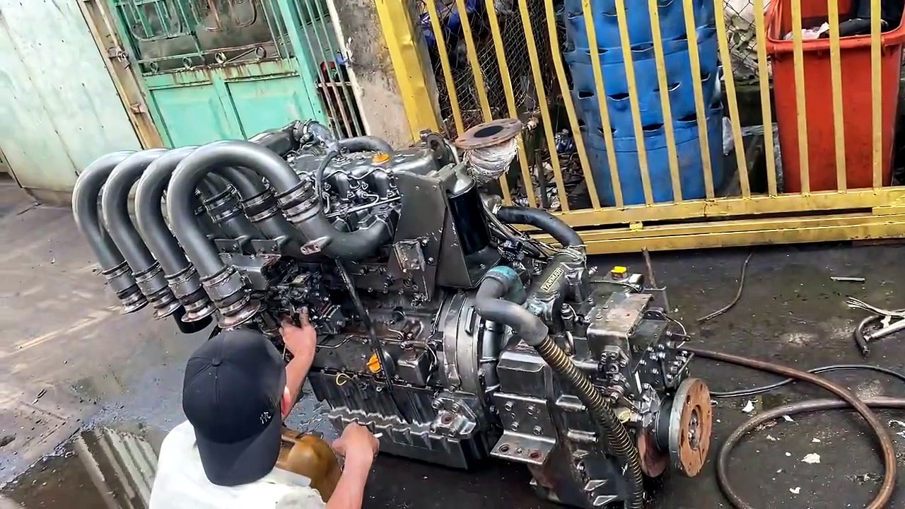 YANMAR 4CH25D ( 105 hp )