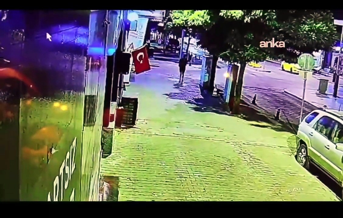 Muğla’da 'bayrak' provokasyonu: Ateşe verip kaçtı!