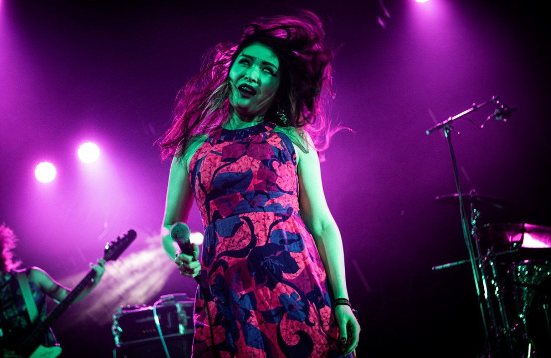 Otoboke beaver entschuldigen sich bei fan, der nach konzert sieben stiche brauchte