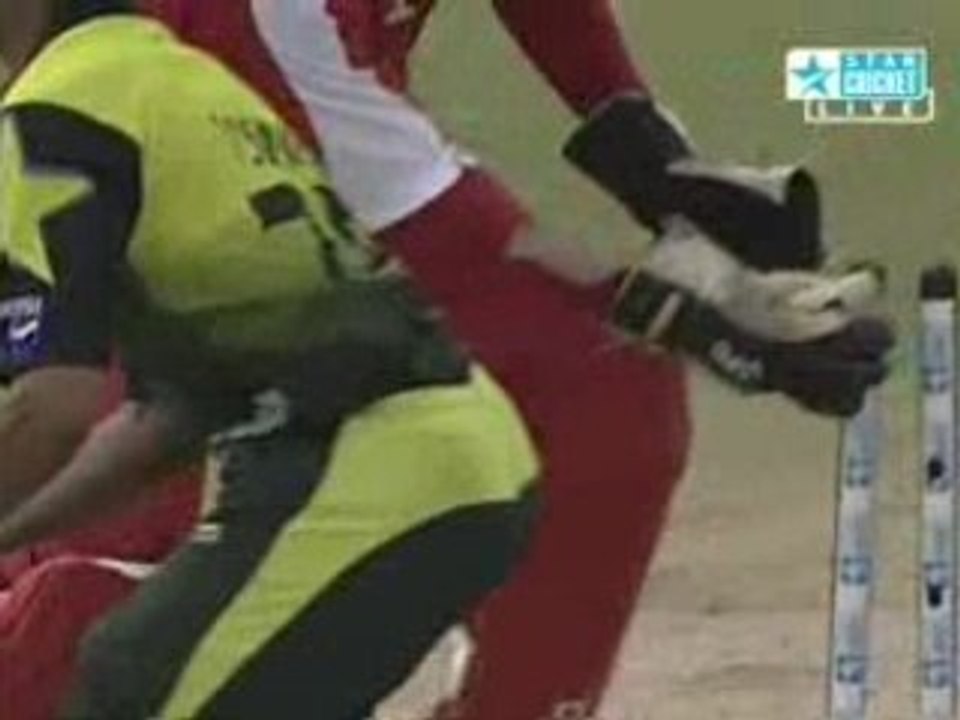 Hong Kong vs Pakistan | Muneer | Over 30