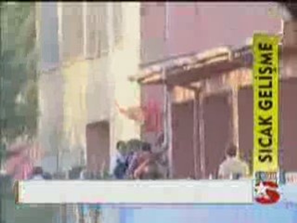 PKKlılar bayrak indirdi