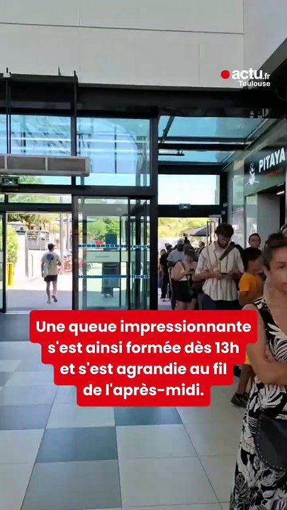 Éclipse du 12 août : une queue énorme pour les...