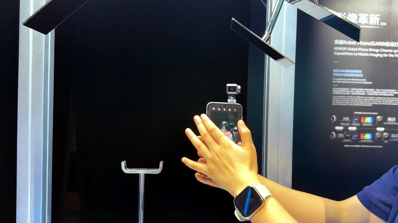 El modo seguimiento del Honor Robot Phone en ac...