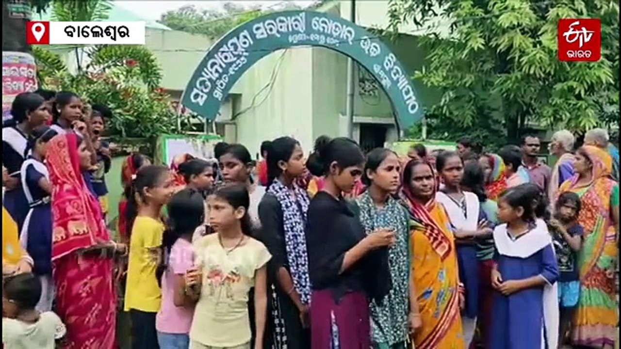 ଛାତ୍ରଙ୍କୁ କାମୁଡ଼ି ଲହୁ ଲୁହାଣ କଲା ପାଗଳ କୁକୁର: ଉତ୍ତେଜନା, ସ୍କୁଲ୍ ଗେଟ୍ ରେ ତାଲା ପକାଇଲେ ଗ୍ରାମବାସୀ