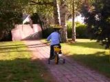 ESTEBAN EN VELO A SES 3 ANS