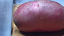 Irresistibly Crisp: Chef Transforms Potatoes into Spiraled Delights